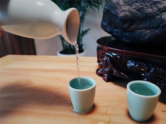 光瓶酒迎來(lái)大變局 10元檔消失，30-50元成為新主流